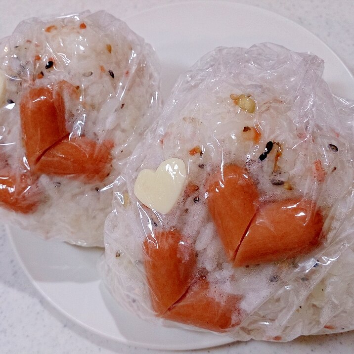 バレンタインにもハートの飾り切りウインナーおにぎり レシピ 作り方 By Hideok8 楽天レシピ バレンタインにもハートの飾り切りウインナーおにぎり レシピ 作り方 By Hideok8 楽天レシピ